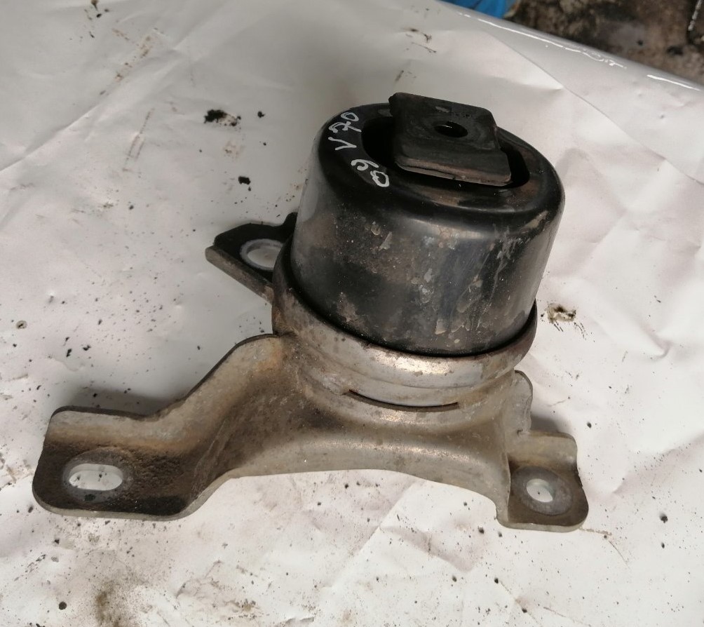 Nosač motora desno 31257674